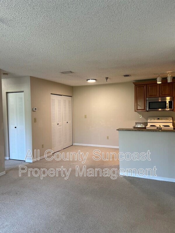 Building Photo - 10263 Gandy Blvd N