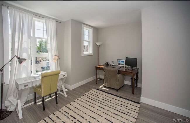 Building Photo - 4779 South Park Ave