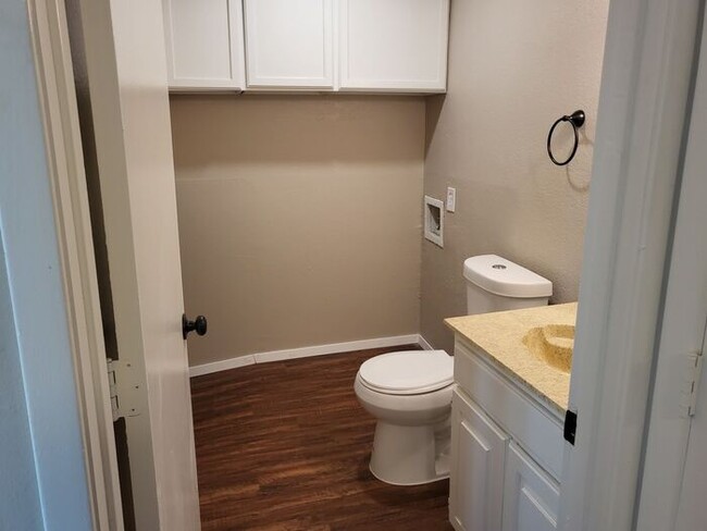 Building Photo - 809 Treadwell Ct