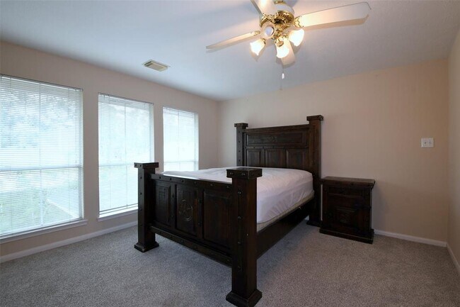 Building Photo - 18719 Racquet Sports Way