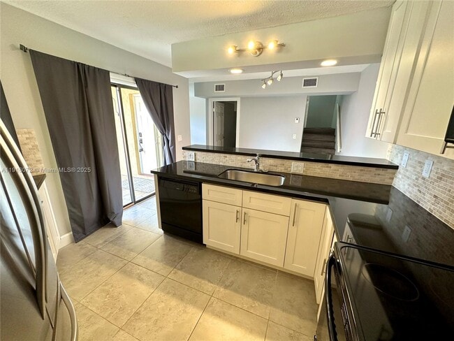 Building Photo - 22970 Oxford Pl