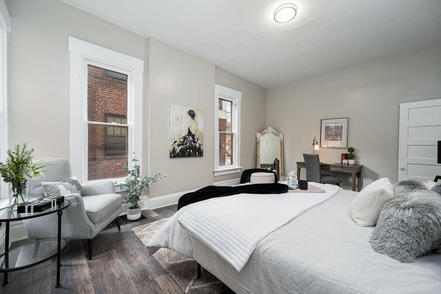 Primary Bedroom - 1256 Neil Ave