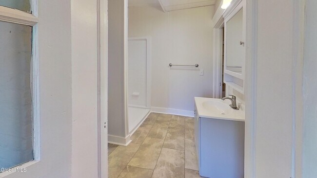 Building Photo - 568 Park Ave