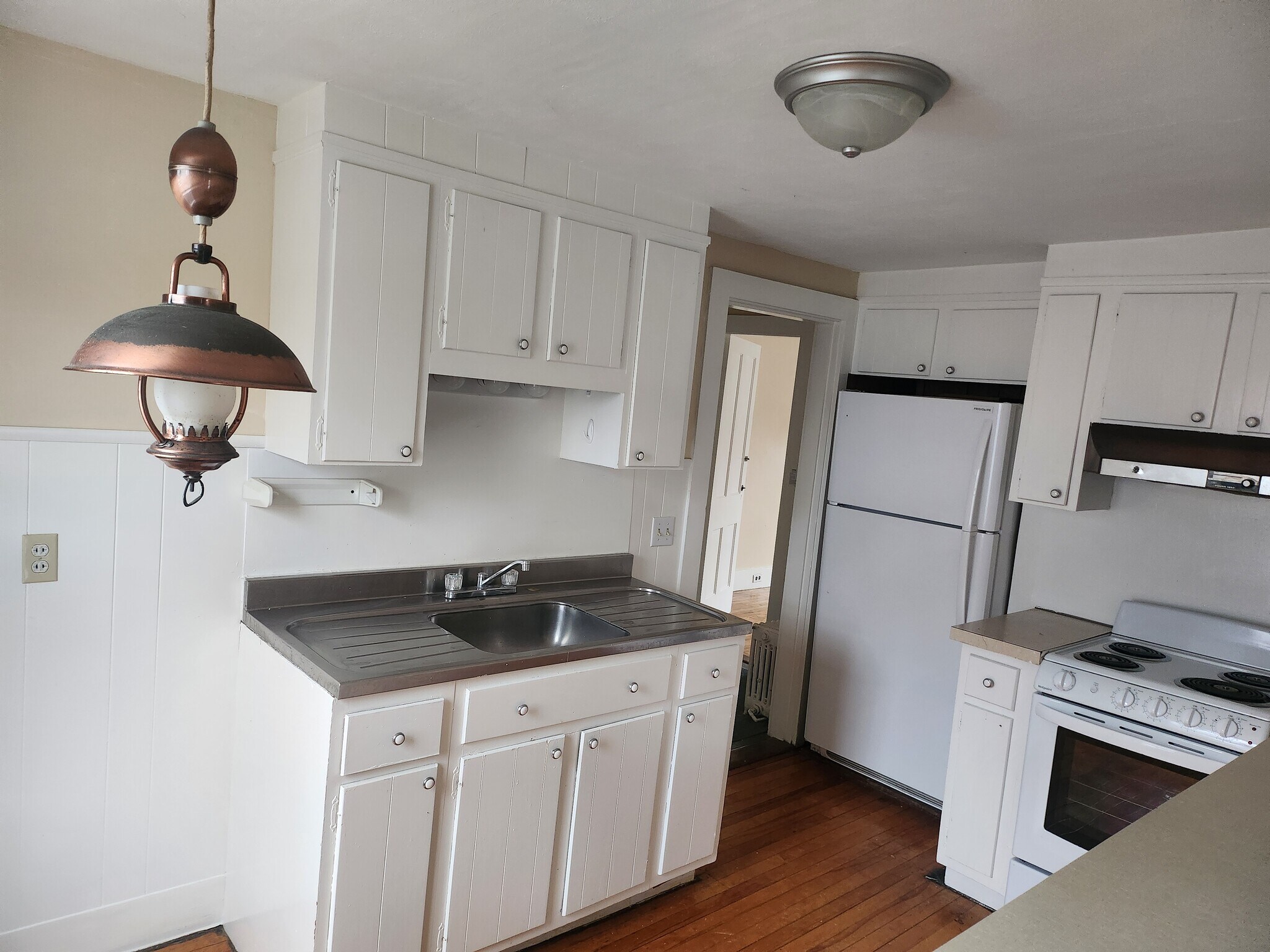 Building Photo - 27 Walnut St