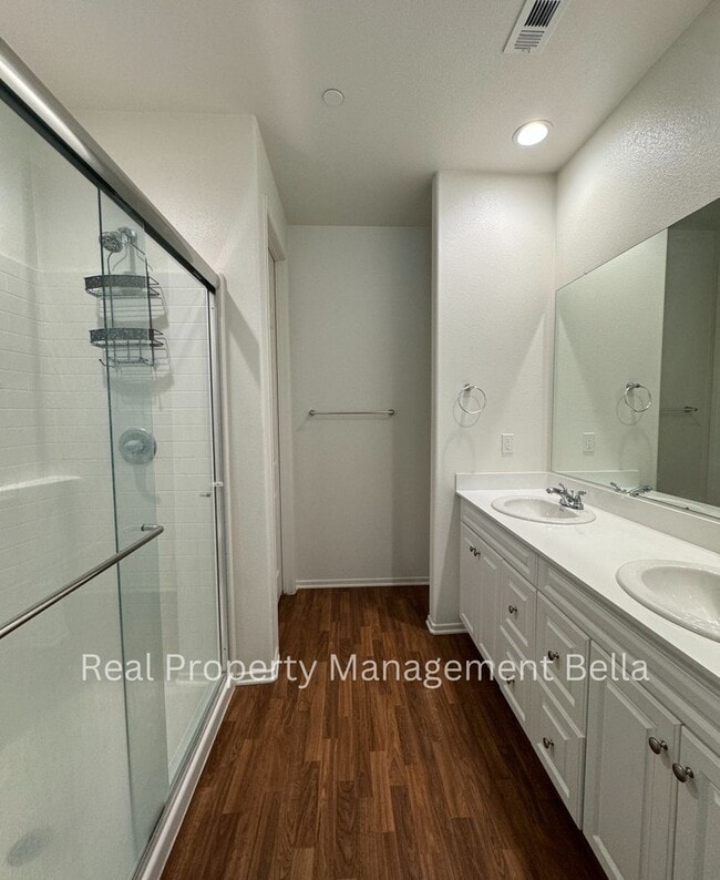 Building Photo - Beautiful Corner-Lot Home with Open Floor ...