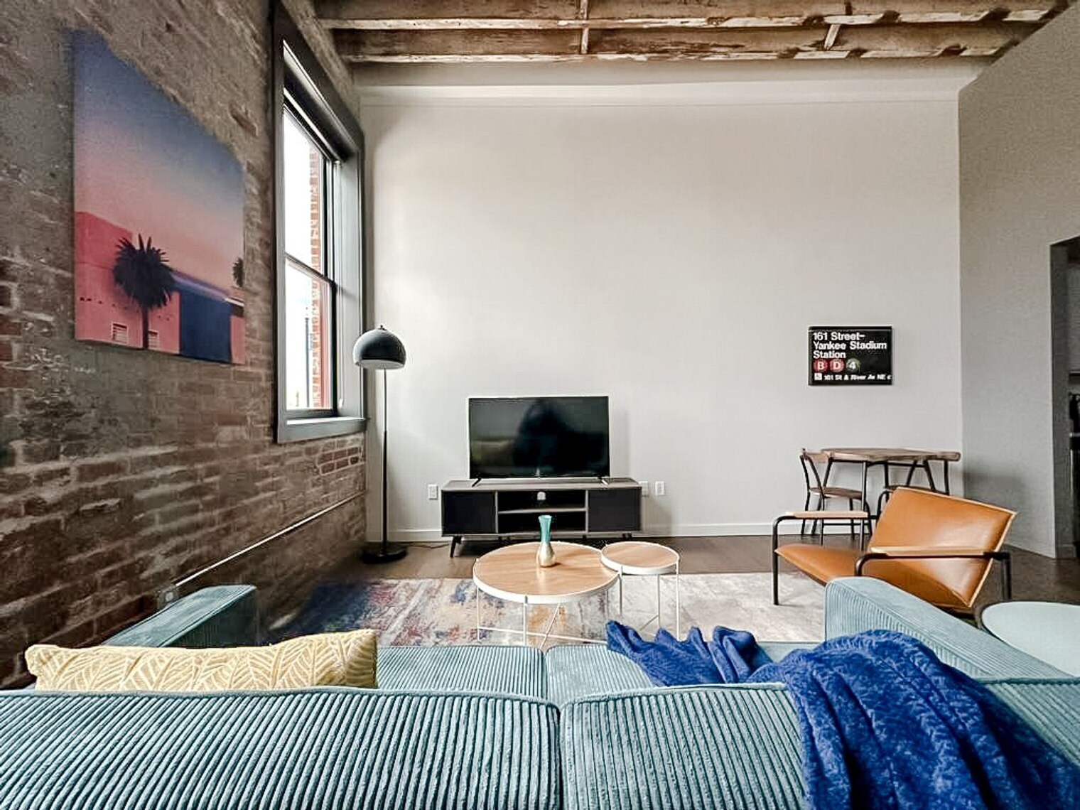 Building Photo - 500 W 7th St N