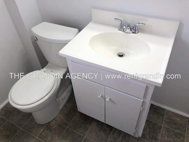 Building Photo - 2504 Longview Ave SW