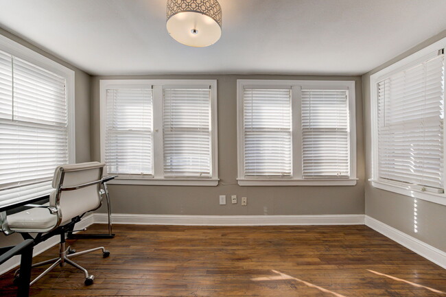 Building Photo - 916 Classen Blvd