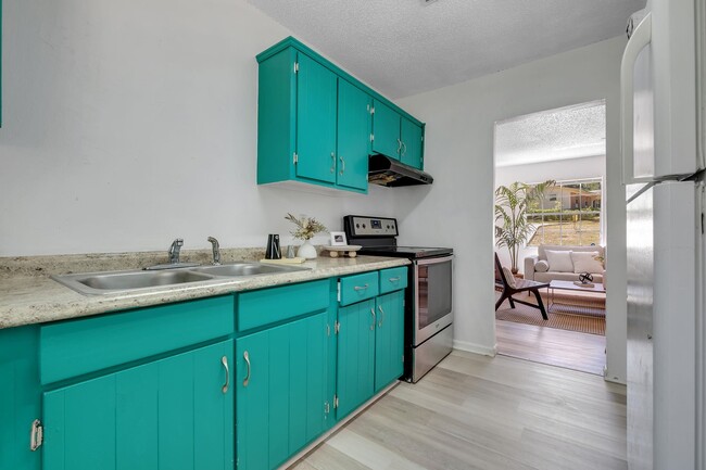 Building Photo - 3421 Sunnyside Dr