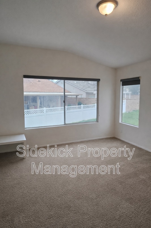 Building Photo - 1054 Fox Ct