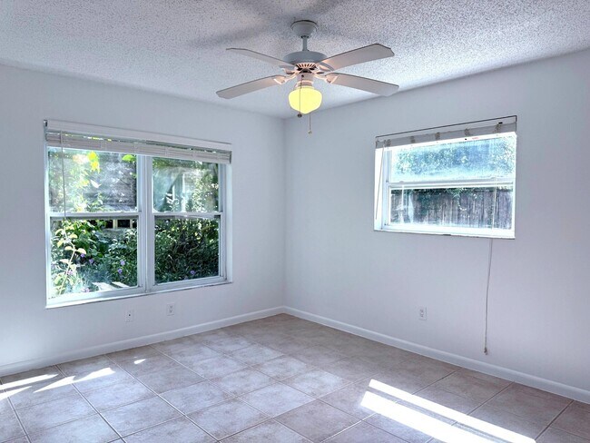 Building Photo - 3364 Jefferson St