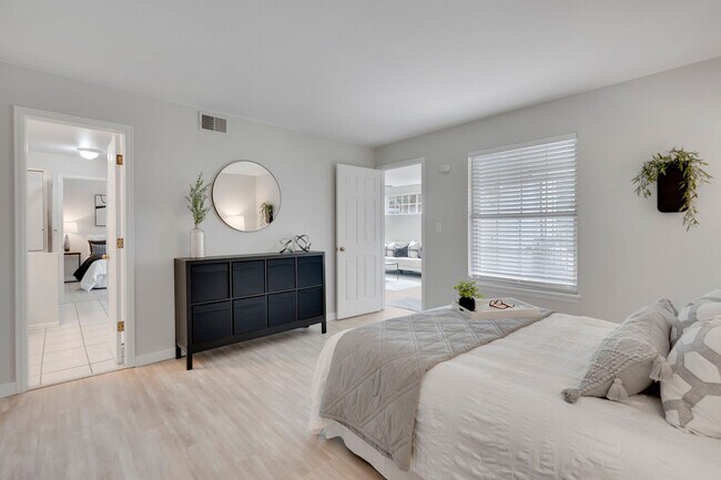 Building Photo - Charming 2 bed 1 bath Condo in Centennial!