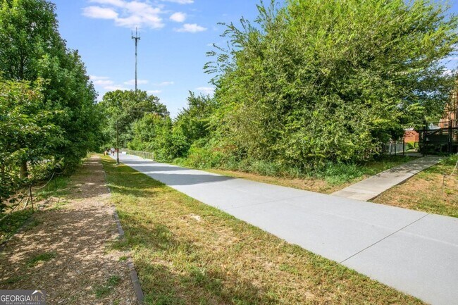 Building Photo - 174 Chester Ave SE