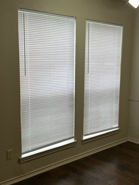 Building Photo - 1007 Spring Loop