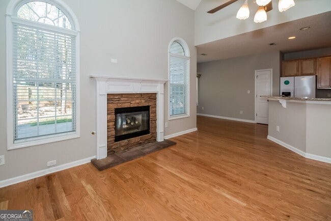 Building Photo - 329 Westhill Dr