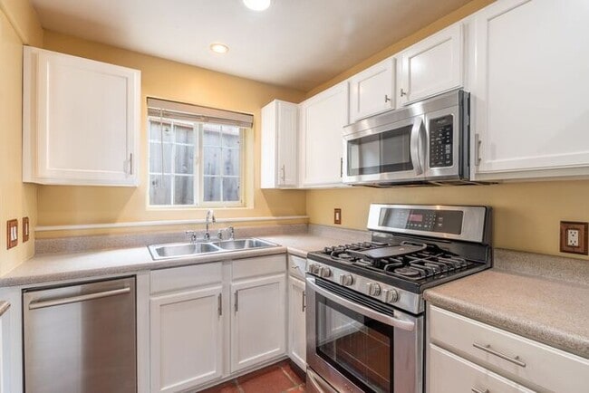 Building Photo - Pacific Grove Coastal Cottage – 2 Bedroom