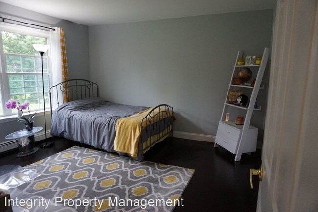 Building Photo - 4 br, 2.5 bath House - 10 Loosestrife Dr.