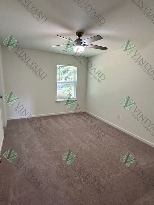 Building Photo - 4510 Sandy Creek Dr