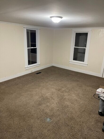 Building Photo - 215 N Irvine St