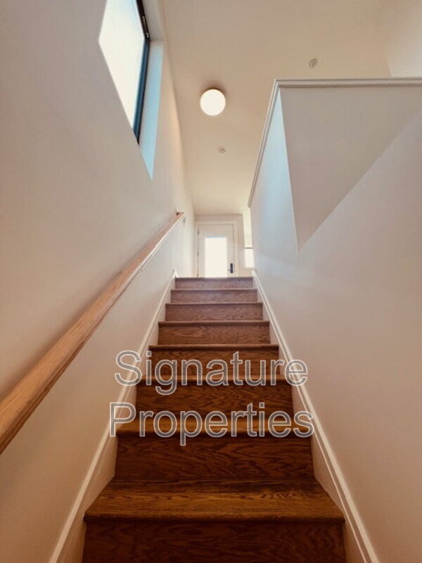 Building Photo - 712 High St