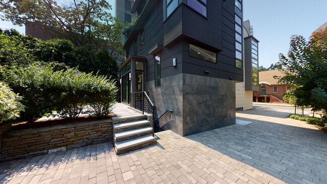 Building Photo - 138 Banks St