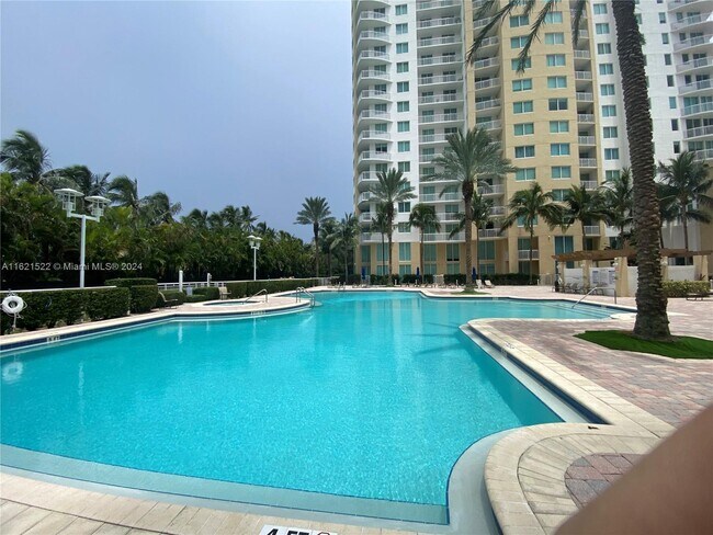 Building Photo - 1745 E Hallandale Beach Blvd