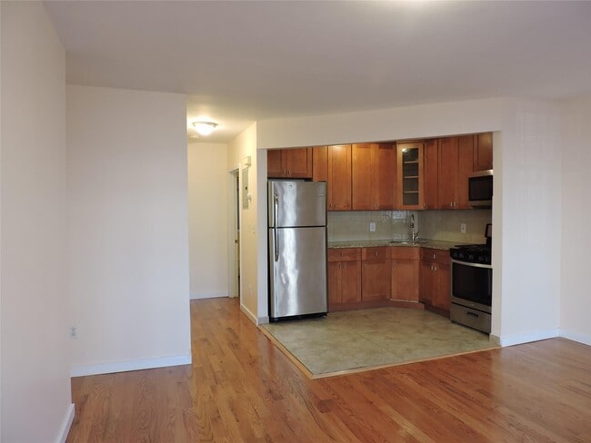 Building Photo - 1031 Halsey St