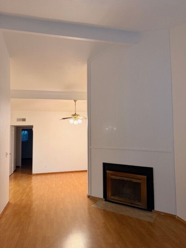 Building Photo - 3731-3733 Scallop Court