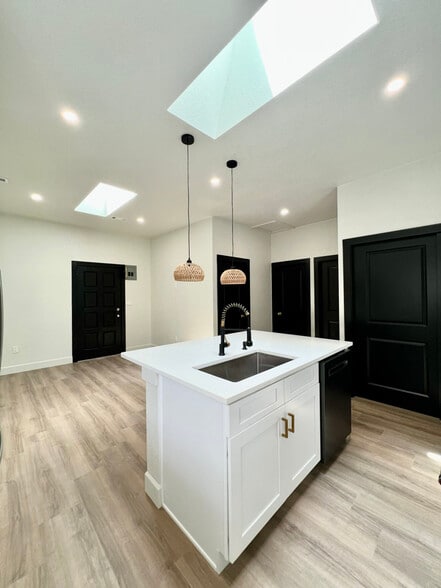 Building Photo - 1075 Irving St