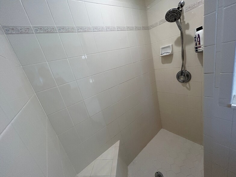 Building Photo - 1001 Mineo Dr