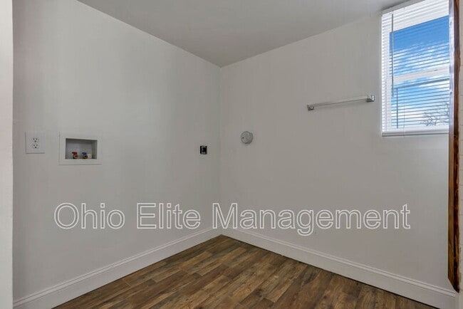 Building Photo - 85 1/2 S Wheatland Ave