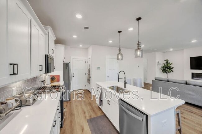 Building Photo - 860 Pleasant Fls Dr