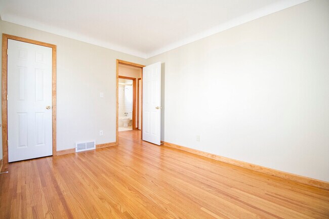Building Photo - 2859 Boxwood Rd