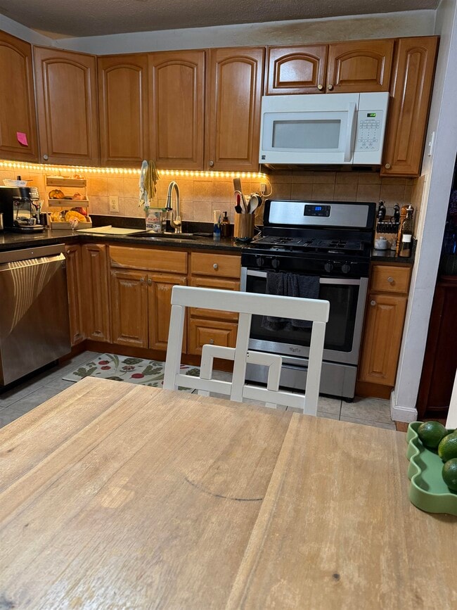 Building Photo - 3 Lancelot Court