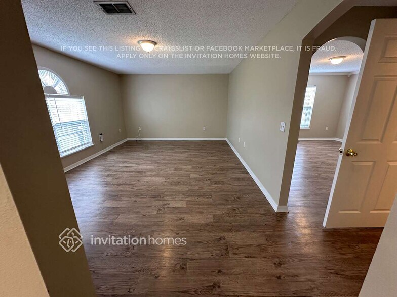 Building Photo - 4725 Willamette Cir