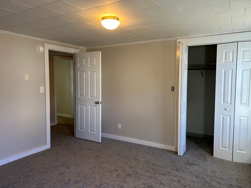 Building Photo - 215 W 1st St S