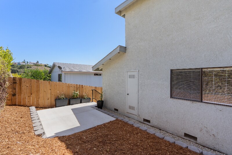 Building Photo - 440 Solar Way