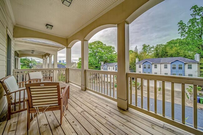 Building Photo - 739 Saint Charles Ave NE