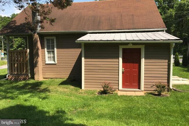 Building Photo - 2472 Waynesboro Pike