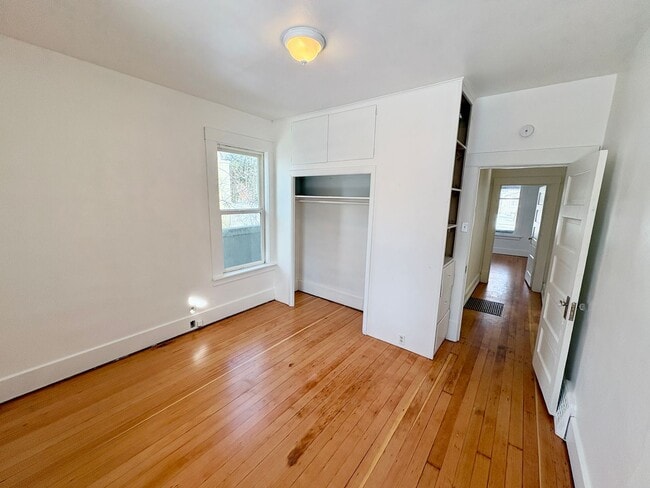 Building Photo - Beautiful Remodeled 2 Bedroom 1 Bathroom H...