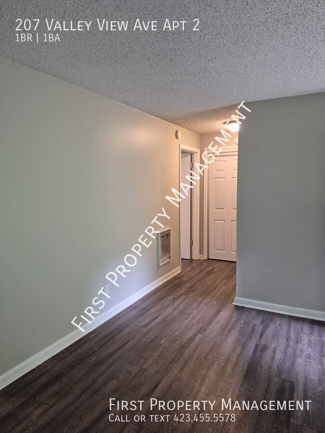 Building Photo - 207 Valley View Ave