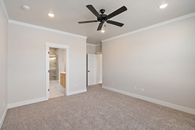 Building Photo - 4497 N Girasolo Ave