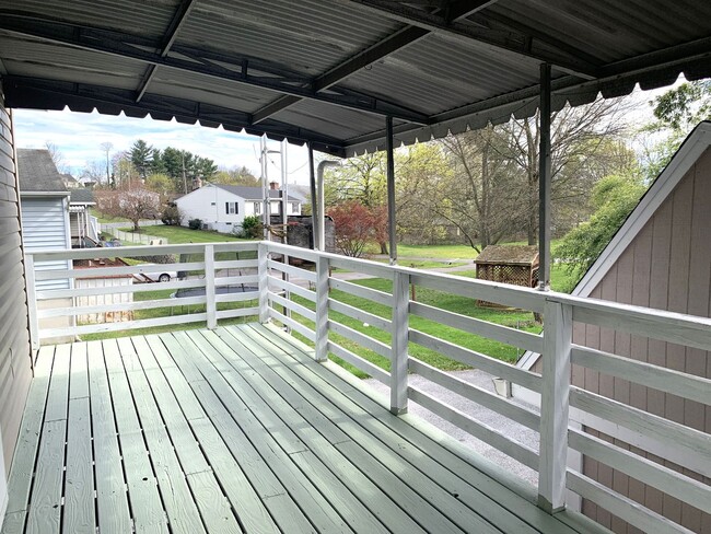 Building Photo - MOVE IN READY, APPLY NOW!!