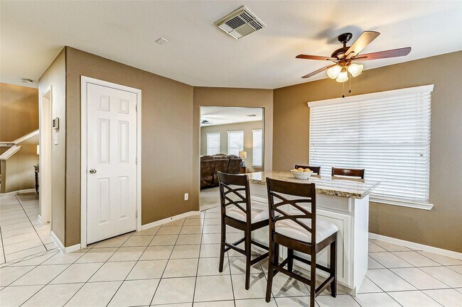 Building Photo - 6303 Applewood Forest Dr