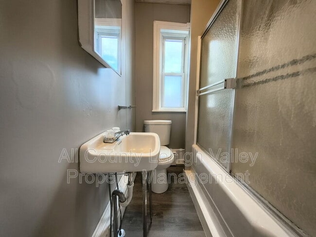 Building Photo - 417 N Ninth St