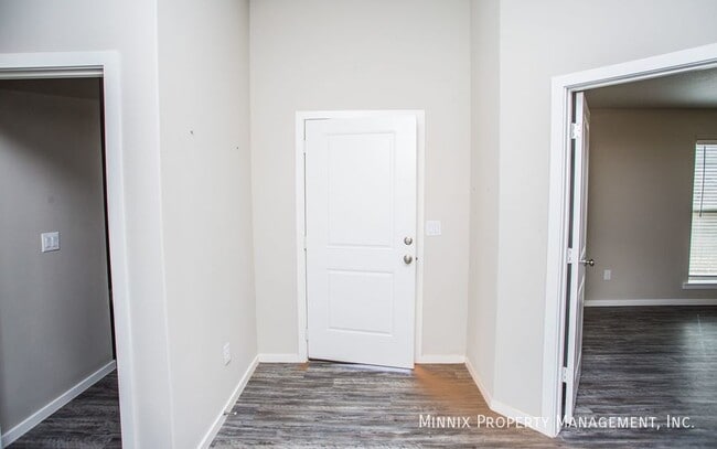 Building Photo - 1924 Langford Ave