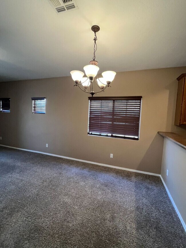 Building Photo - Desirable Chandler Location!