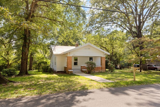 Building Photo - Charming and Renovated 3 Bedroom, 1 Bath H...