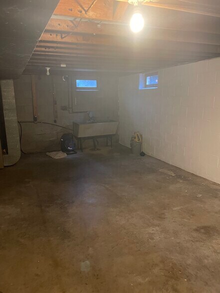 Building Photo - 1396 Goodyear Blvd