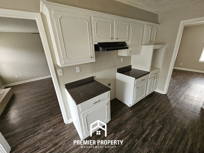 Building Photo - 5368 Heritage Ave